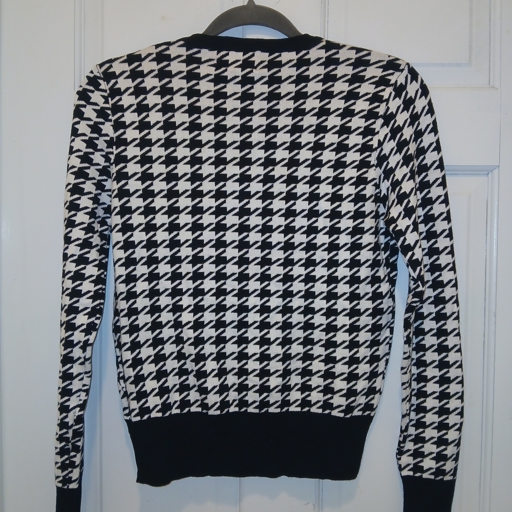 Elegant Black and White Houndstooth Cardigan - Picture 2 of 3